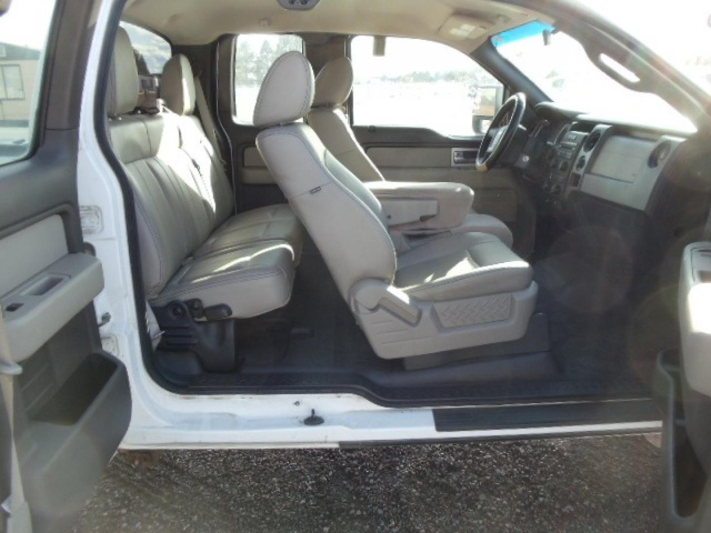 2010 White /Tan Ford F-150 XL (1FTVX1EV2AK) with an 5.4L V8 Gas engine, Automatic transmission, located at 5465 Highway 2 W., Columbia Falls, MT, 59912, (406) 892-4407, 48.352188, -114.240929 - Photo#13